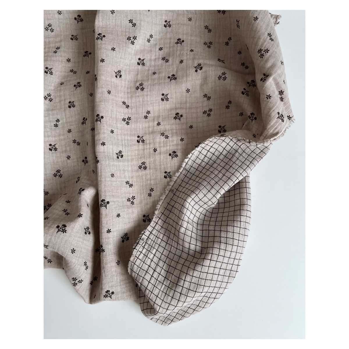 Max - Double gaze de coton double face coloris beige chiné Tissus issus de l'agriculture biologique  - 6 Max - Double gaze de coton double face coloris beige chiné Tissus issus de l'agriculture biologique  - 6