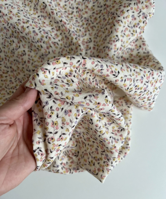 Mila - Double gaze de coton coloris fond écru imprimé fleuri Tissus issus de l'agriculture biologique  - 4