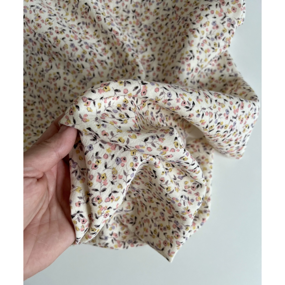 Mila - Double gaze de coton coloris fond écru imprimé fleuri Tissus issus de l'agriculture biologique  - 4