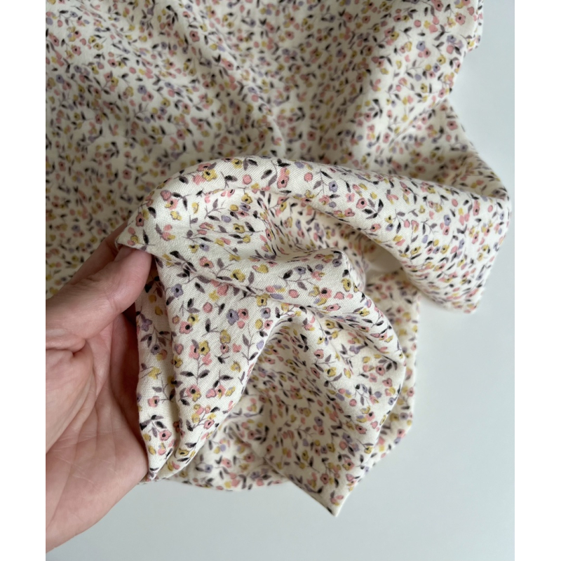 Mila - Double gaze de coton coloris fond écru imprimé fleuri Tissus issus de l'agriculture biologique  - 4