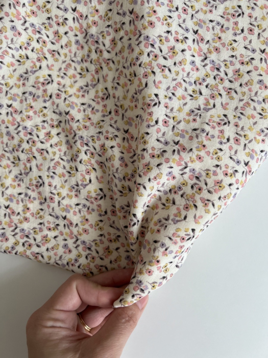 Mila - Double gaze de coton coloris fond écru imprimé fleuri Tissus issus de l'agriculture biologique  - 5