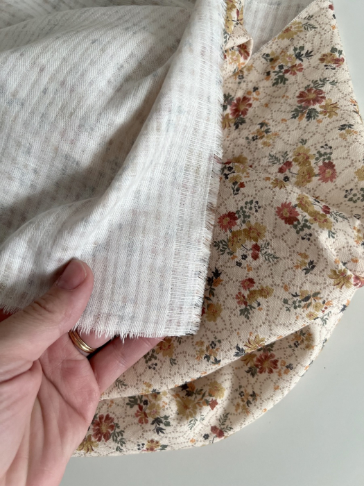 Judith - Seersucker / Coton gaufré doux fond écru motif fleuri Batikou - 4
