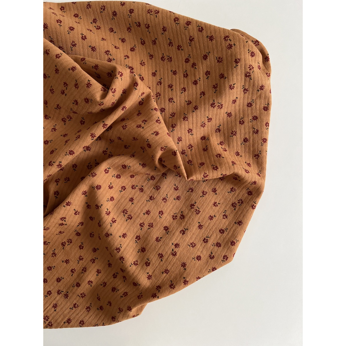 Erika - Seersucker / Coton gaufré doux fond écureuil motif fleuri Batikou - 2