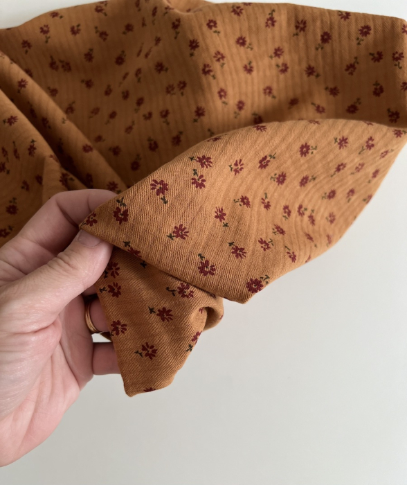 Erika - Seersucker / Coton gaufré doux fond écureuil motif fleuri Batikou - 6