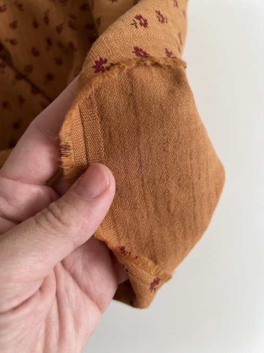 Erika - Seersucker / Coton gaufré doux fond écureuil motif fleuri Batikou - 8