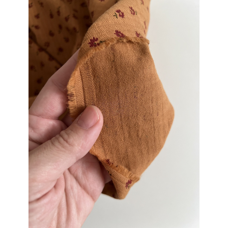 Erika - Seersucker / Coton gaufré doux fond écureuil motif fleuri Batikou - 8