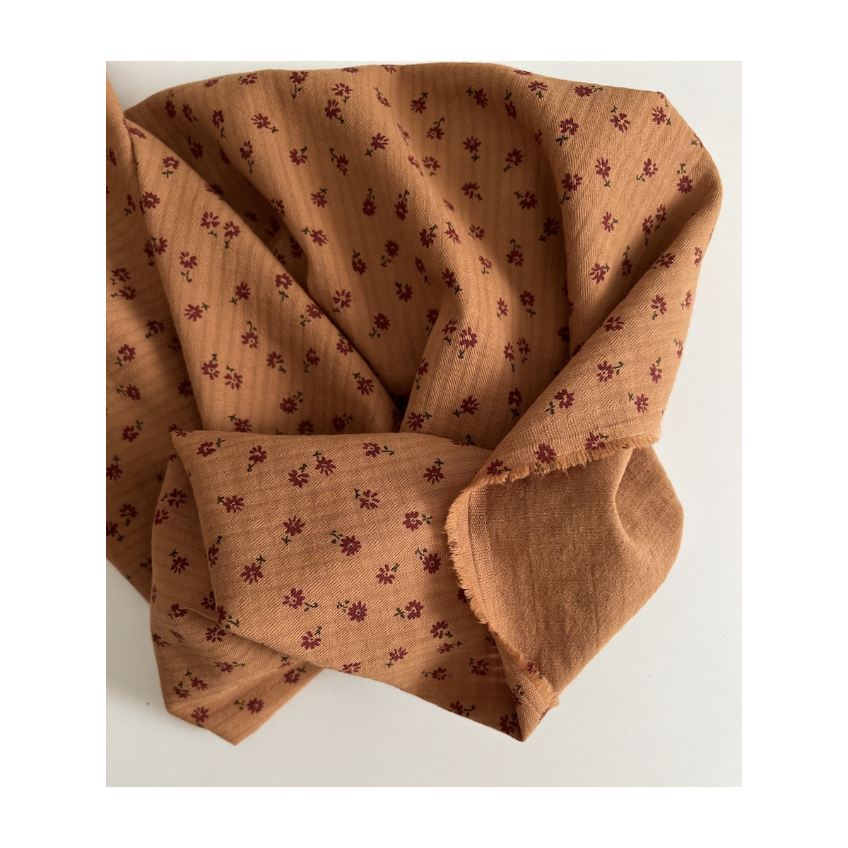 Erika - Seersucker / Coton gaufré doux fond écureuil motif fleuri Batikou - 9