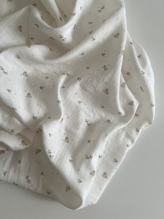 Charly - Double gaze de coton blanc lait motif petits oiseaux beige Tissus issus de l'agriculture biologique  - 7