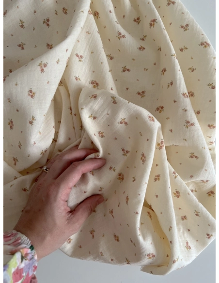 Aminata - Double gaze de coton coloris fond écru imprimé fleuri Tissus issus de l'agriculture biologique  - 2