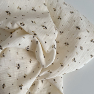 Aminata - Double gaze de coton coloris fond écru imprimé fleuri olive Tissus issus de l'agriculture biologique  - 1