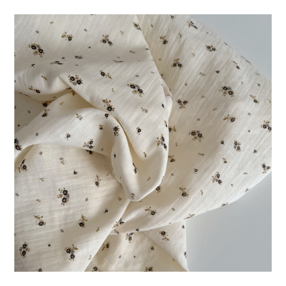 Aminata - Double gaze de coton coloris fond écru imprimé fleuri olive Tissus issus de l'agriculture biologique  - 1
