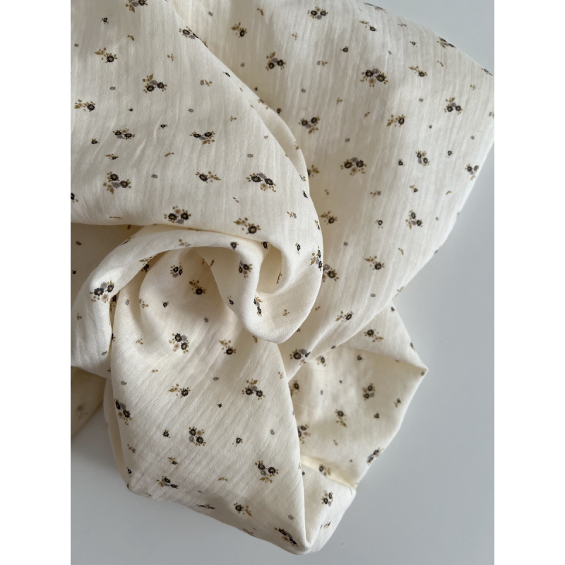 Aminata - Double gaze de coton coloris fond écru imprimé fleuri olive Tissus issus de l'agriculture biologique  - 4
