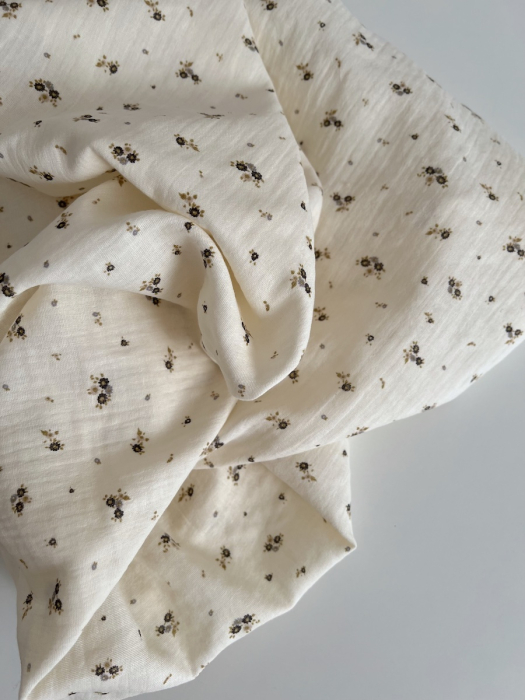 Aminata - Double gaze de coton coloris fond écru imprimé fleuri olive Tissus issus de l'agriculture biologique  - 6