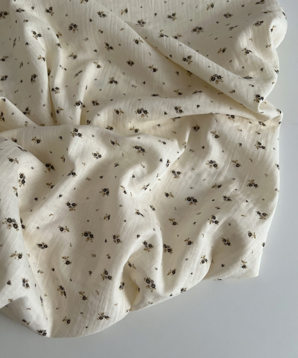 Aminata - Double gaze de coton coloris fond écru imprimé fleuri olive Tissus issus de l'agriculture biologique  - 7