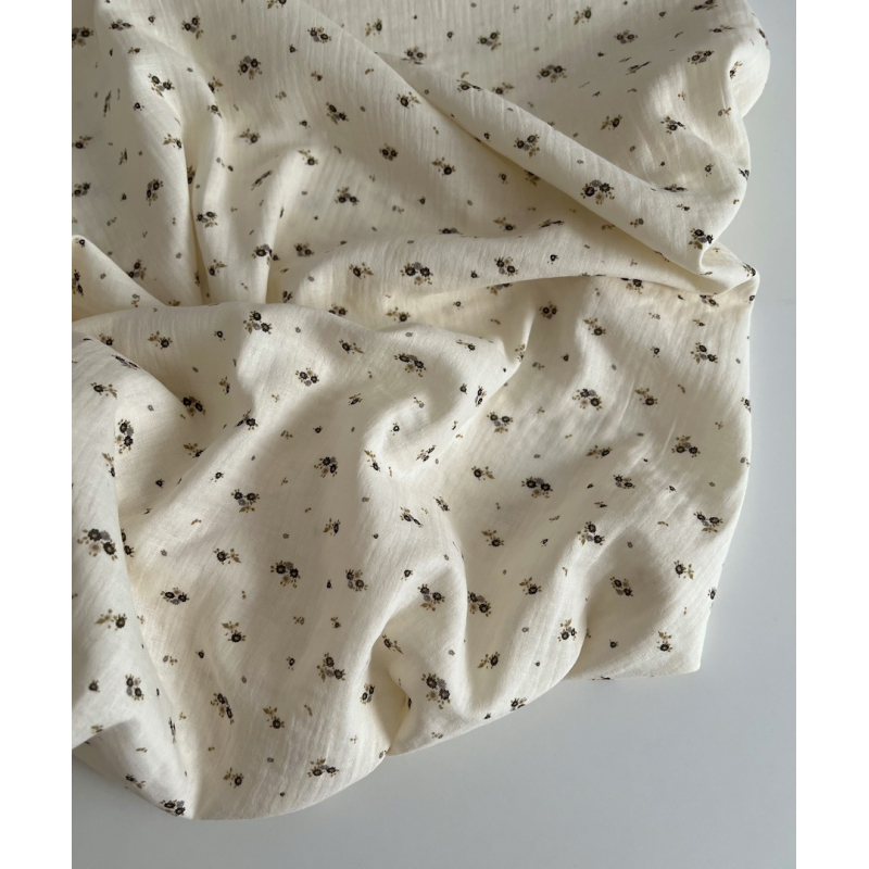 Aminata - Double gaze de coton coloris fond écru imprimé fleuri olive Tissus issus de l'agriculture biologique  - 7