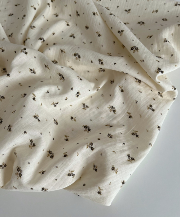 Aminata - Double gaze de coton coloris fond écru imprimé fleuri olive Tissus issus de l'agriculture biologique  - 8