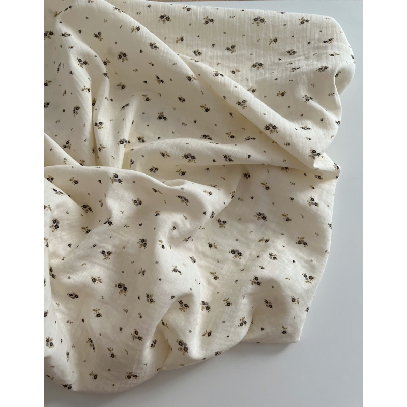 Aminata - Double gaze de coton coloris fond écru imprimé fleuri olive Tissus issus de l'agriculture biologique  - 9