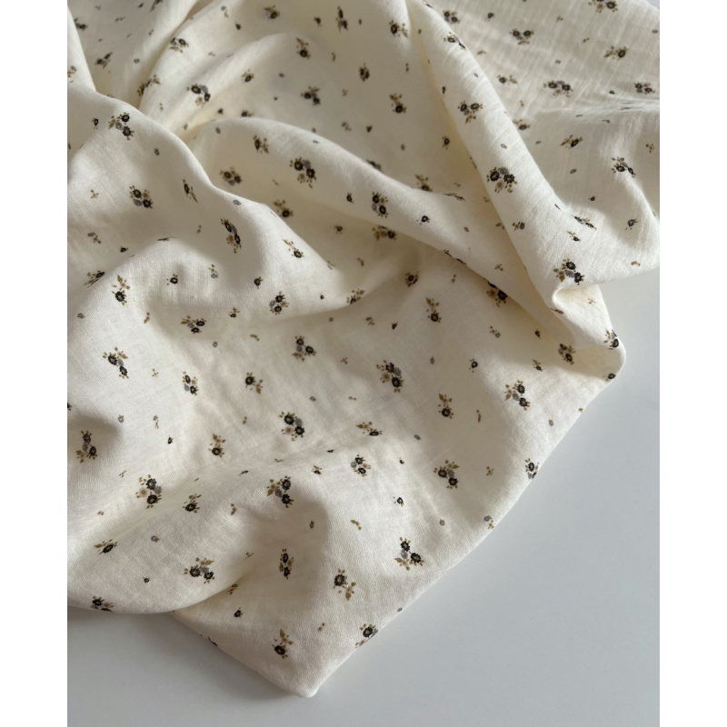Aminata - Double gaze de coton coloris fond écru imprimé fleuri olive Tissus issus de l'agriculture biologique  - 10