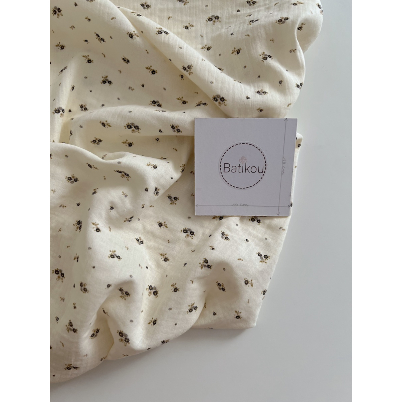 Aminata - Double gaze de coton coloris fond écru imprimé fleuri olive Tissus issus de l'agriculture biologique  - 11