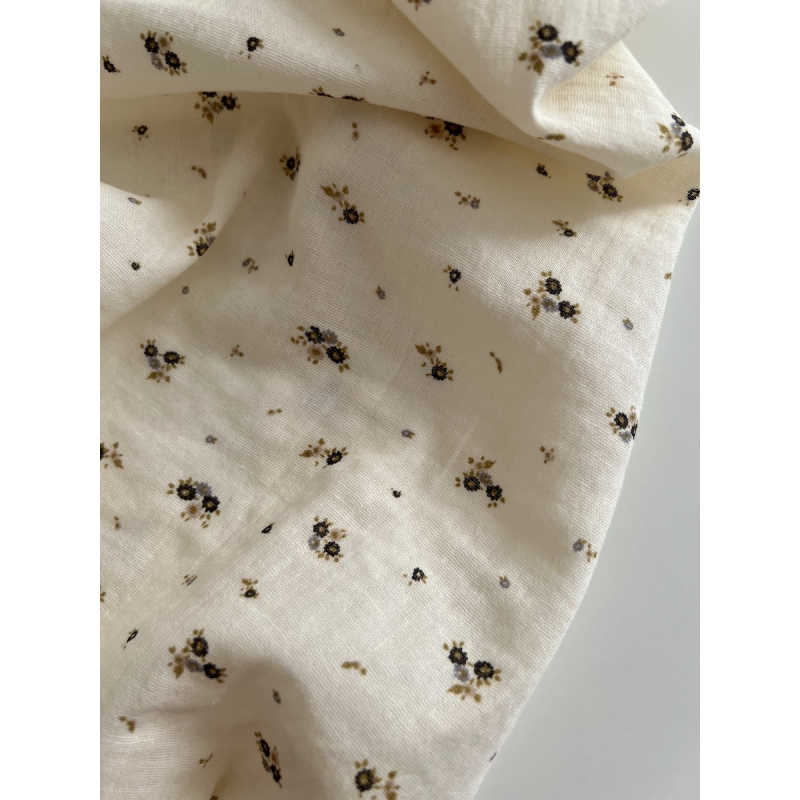 Aminata - Double gaze de coton coloris fond écru imprimé fleuri olive Tissus issus de l'agriculture biologique  - 12