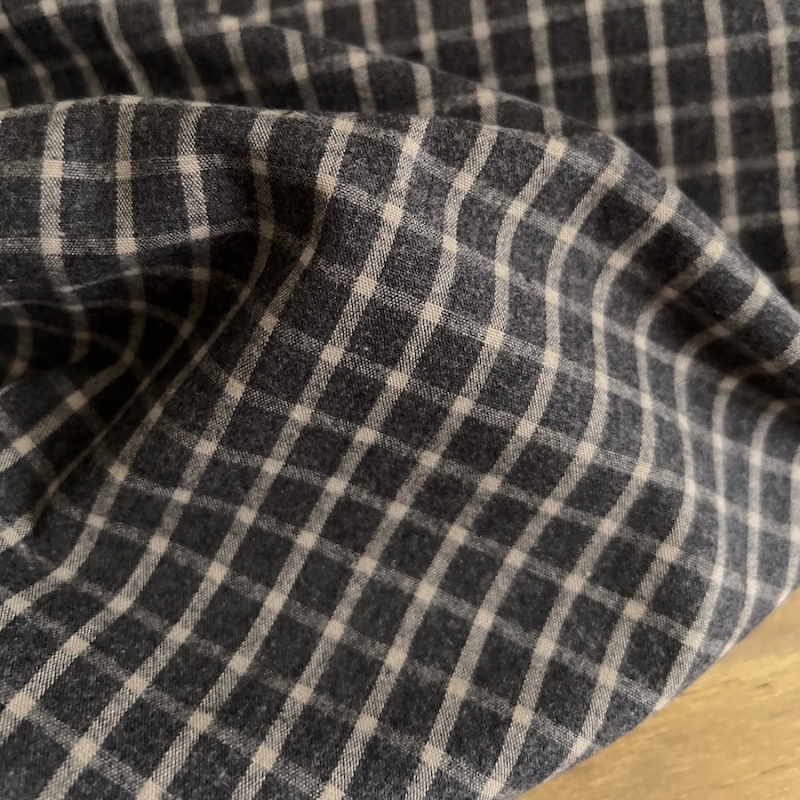 Jules - Popeline de coton tissé carreaux anthracite et cappuccino Tissus issus de l'agriculture biologique  - 1