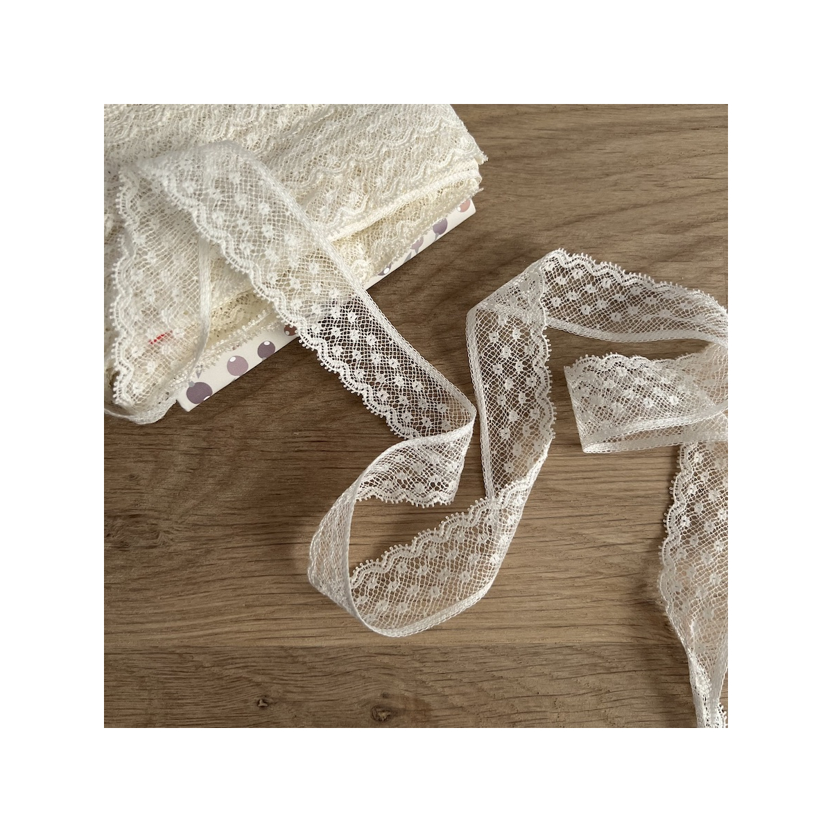 Dentelle française crème 25mm x 1m Batikou - 1 Dentelle française crème 25mm x 1m Batikou - 1