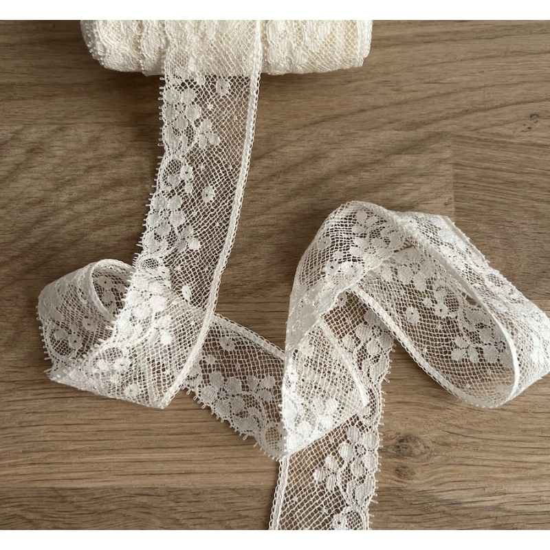 Dentelle française crème 30mm x 1m Batikou - 1