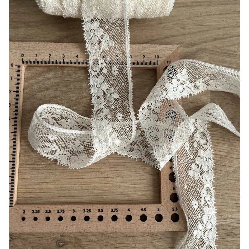 Dentelle française crème 30mm x 1m Batikou - 4