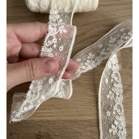 Dentelle française crème 30mm x 1m Batikou - 2 Dentelle française crème 30mm x 1m Batikou - 2