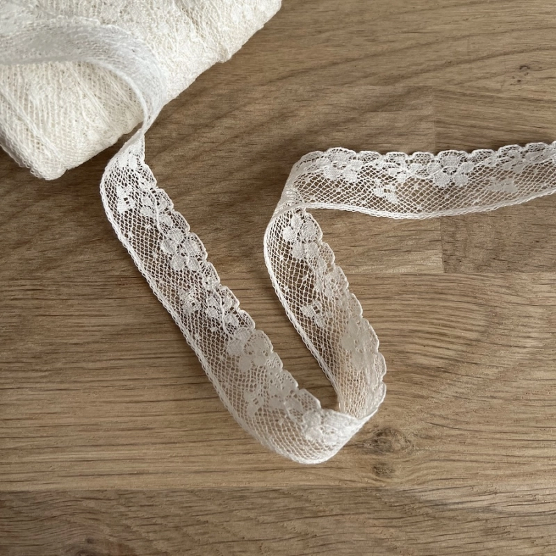 Dentelle française crème 22mm x 1m Batikou - 1