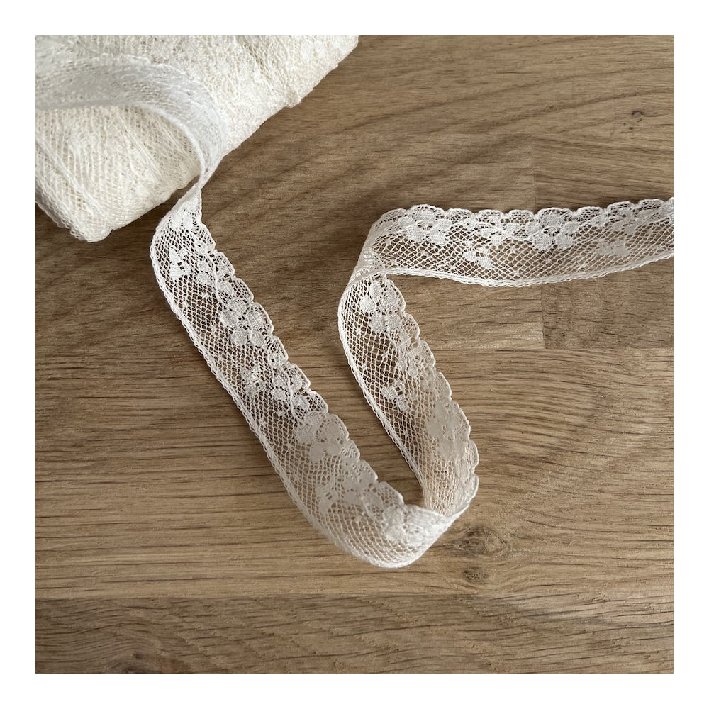 Dentelle française crème 22mm x 1m Batikou - 1
