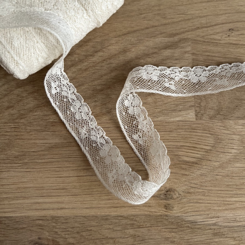 Dentelle française crème 22mm x 1m Batikou - 1