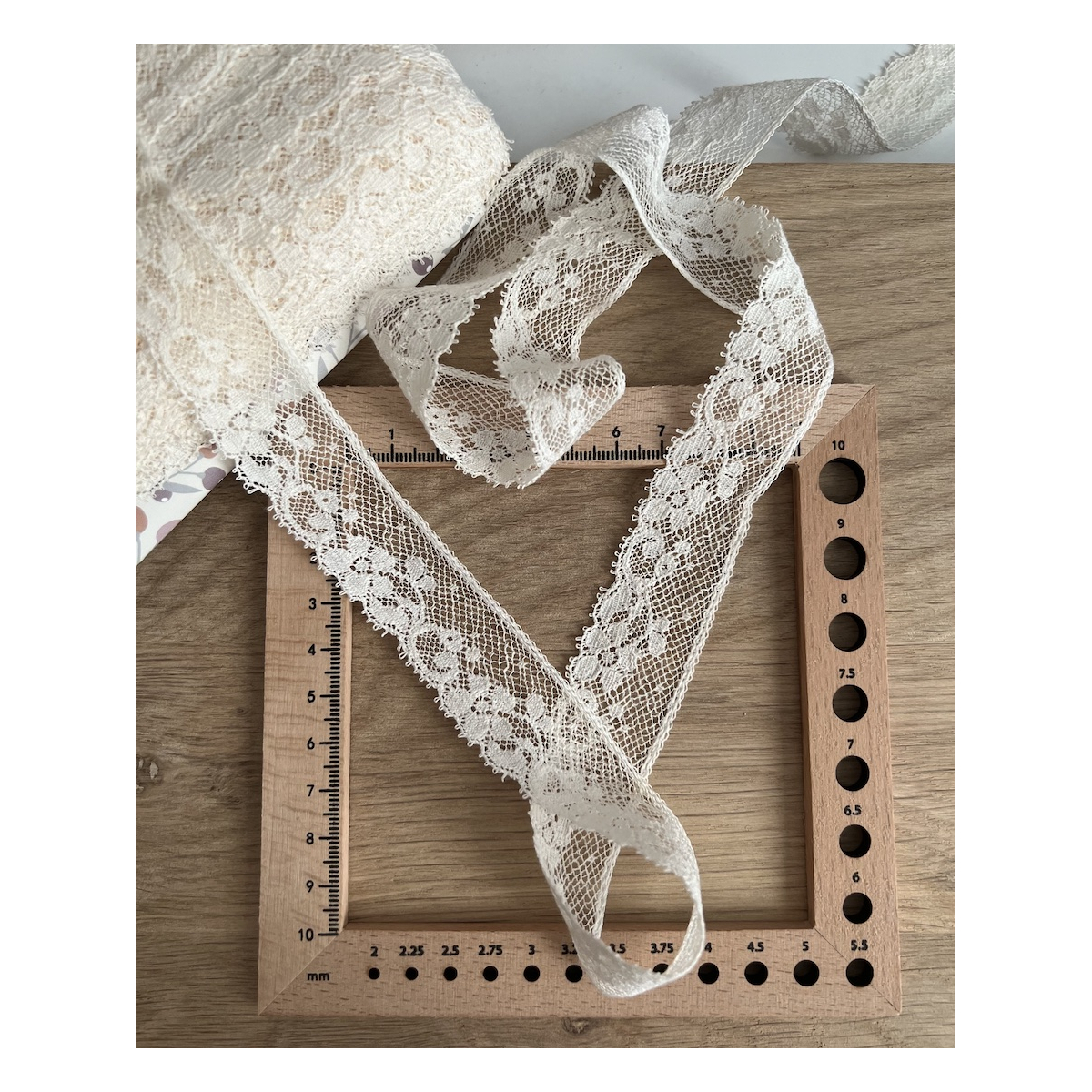 Dentelle française crème 24mm x 1m Batikou - 4 Dentelle française crème 24mm x 1m Batikou - 4