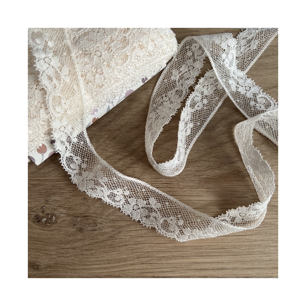Dentelle française crème 24mm x 1m Batikou - 1 Dentelle française crème 24mm x 1m Batikou - 1