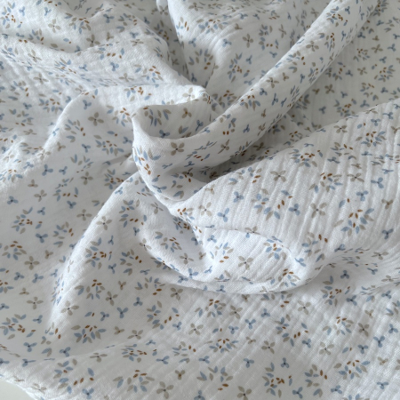 Double gaze de coton Jefine fond blanc à motifs bleu et gris Batikou - 1 Double gaze de coton Jefine fond blanc à motifs bleu et gris Batikou - 1