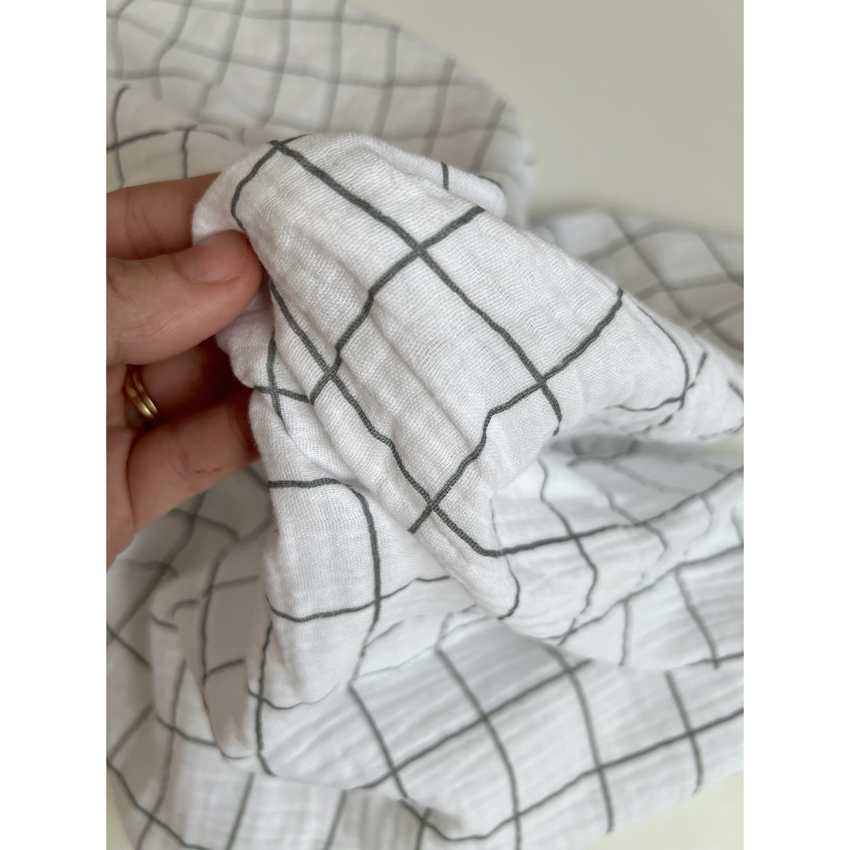 Double gaze de coton Jacques blanc carreaux vert de gris Double gaze de coton Jacques blanc carreaux vert de gris