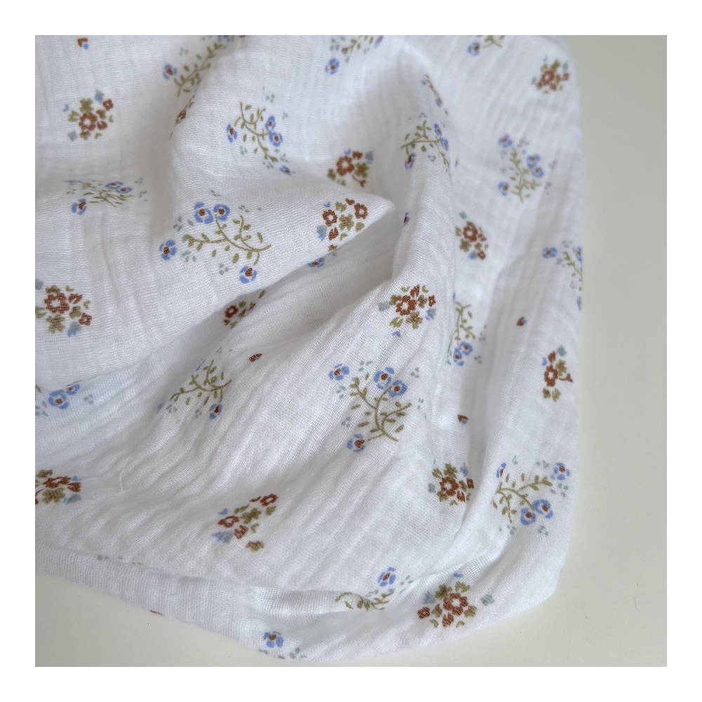 Double gaze de coton Zoli blanc fleuri bleu marron vert