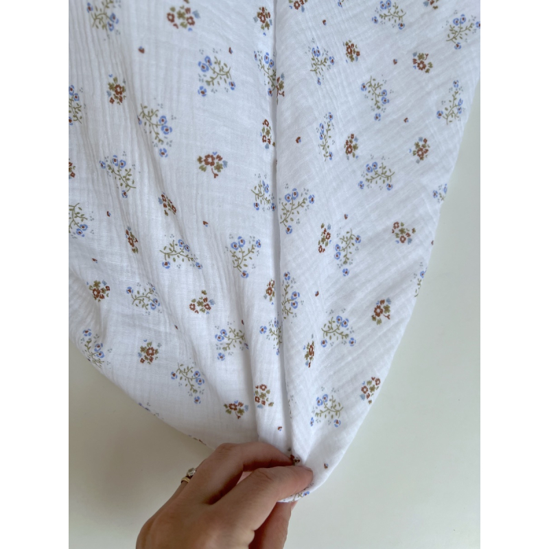 Double gaze de coton Zoli blanc fleuri bleu marron vert