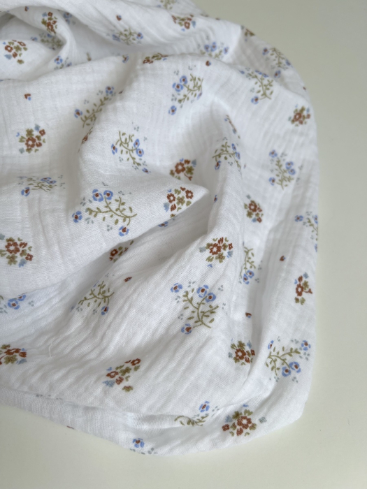 Double gaze de coton Zoli blanc fleuri bleu marron vert