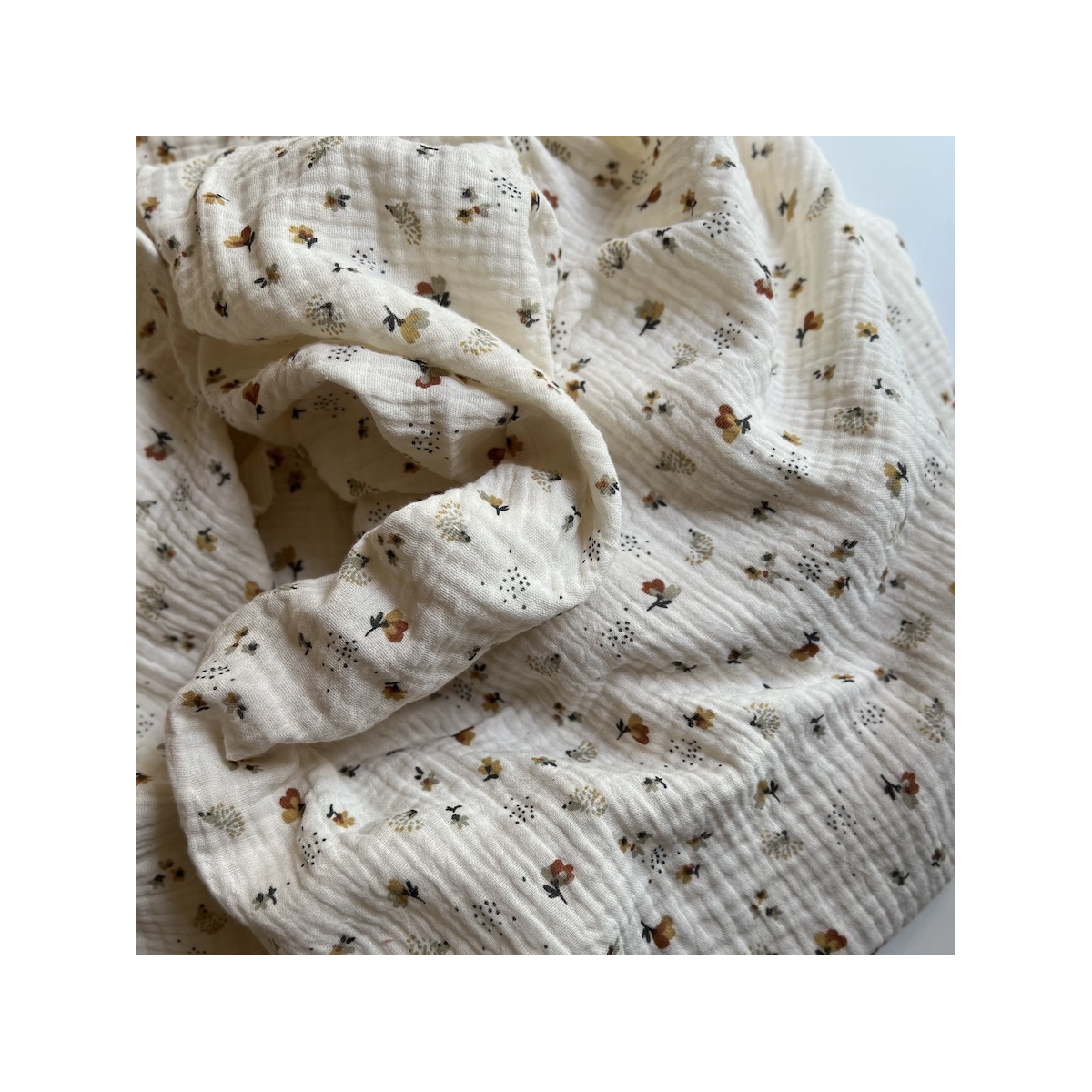 Double gaze de coton Nelsi écru motif cuivré Double gaze de coton Nelsi écru motif cuivré