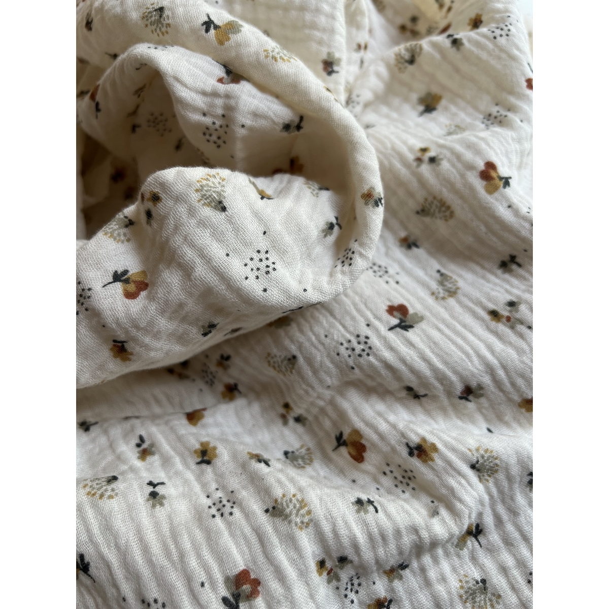 Double gaze de coton Nelsi écru motif cuivré Double gaze de coton Nelsi écru motif cuivré