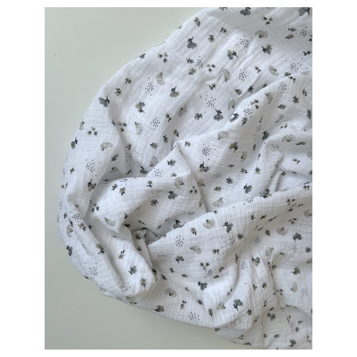 Double gaze de coton Nelsi blanc motif gris Double gaze de coton Nelsi blanc motif gris