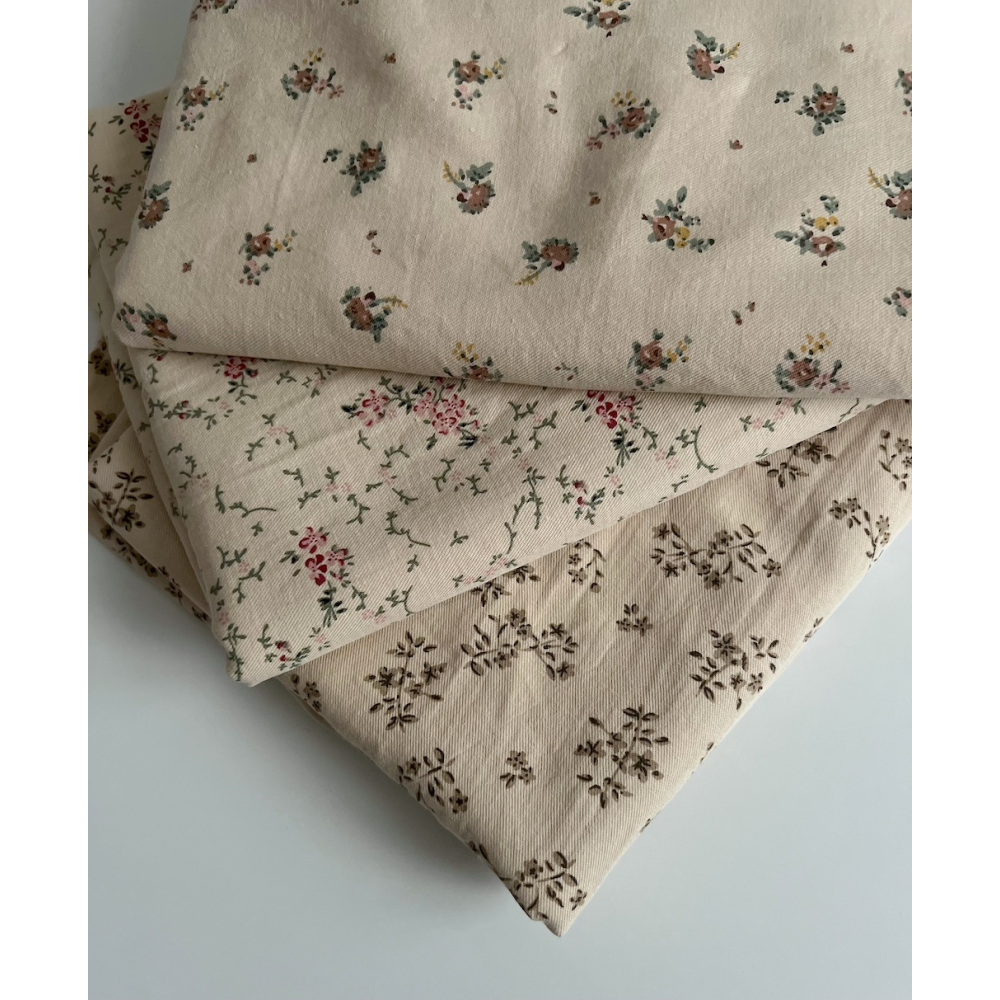 Alix - Tissu sergé de coton imprimé vintage fleuri fond crème Batikou - 3
