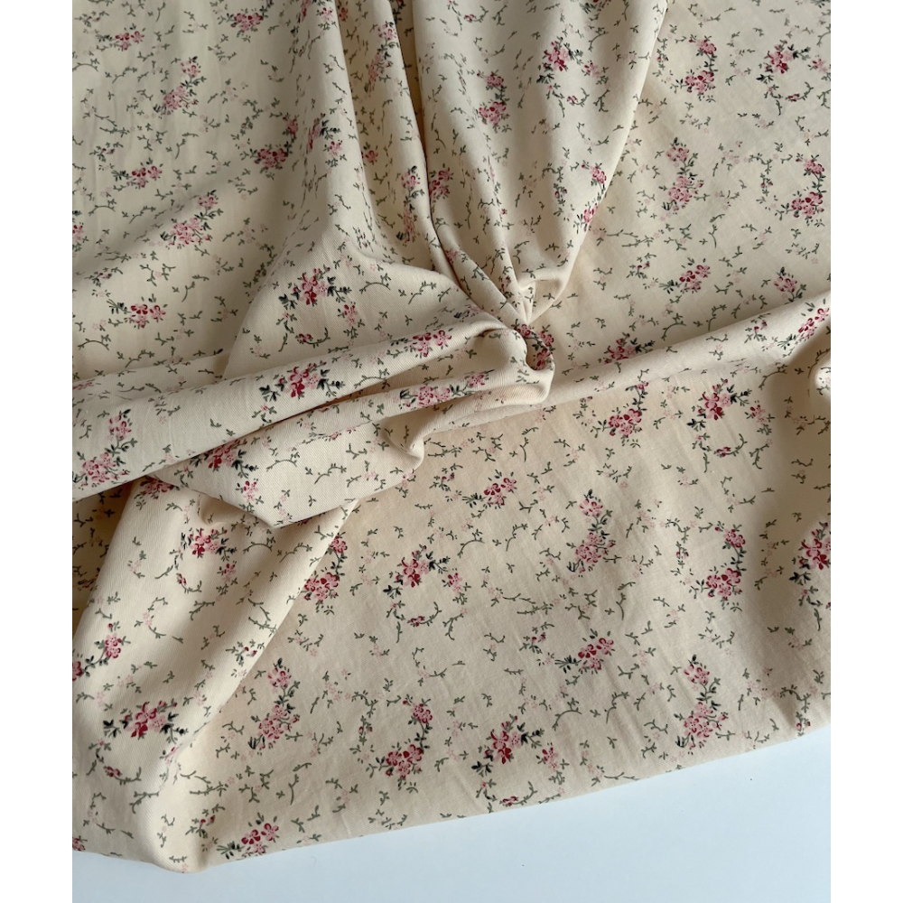Sophie - Tissu sergé de coton imprimé vintage fleuri fond crème Batikou - 4