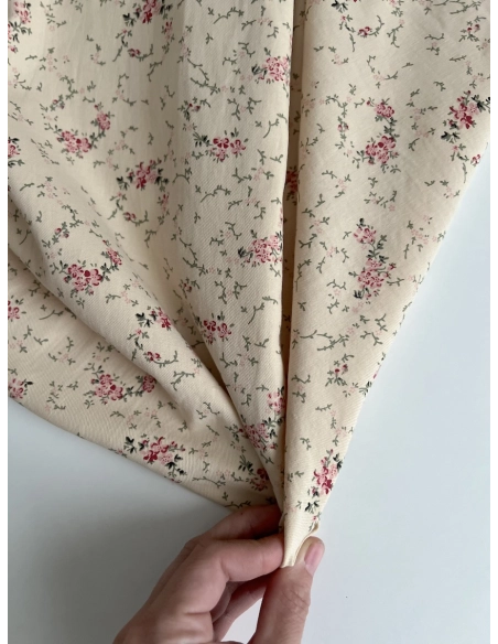Sophie - Tissu sergé de coton imprimé vintage fleuri fond crème Batikou - 7