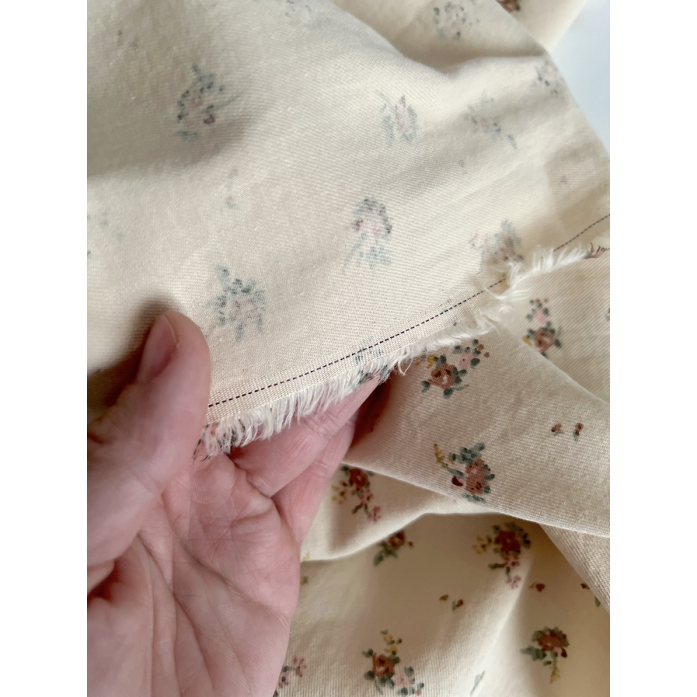 Rosie - Tissu sergé de coton imprimé vintage fleuri fond crème Batikou - 9