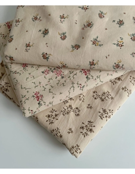 Rosie - Tissu sergé de coton imprimé vintage fleuri fond crème Batikou - 2