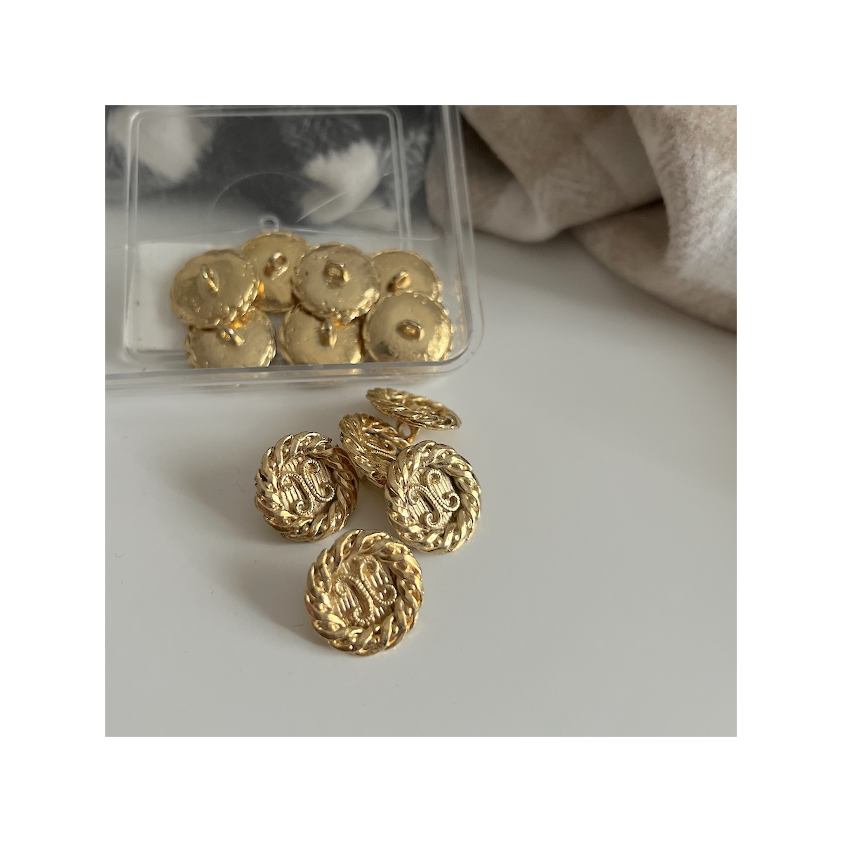 Bouton à queue vintage 18mm métal doré Batikou - 1