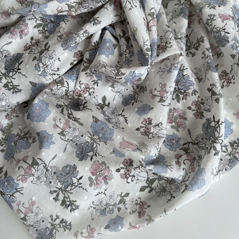 Andrea - Plumetis de coton imprimé fleuri bleu et rose Tissus issus de l'agriculture biologique  - 1