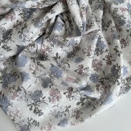 Andrea - Plumetis de coton imprimé fleuri bleu et rose Tissus issus de l'agriculture biologique  - 1